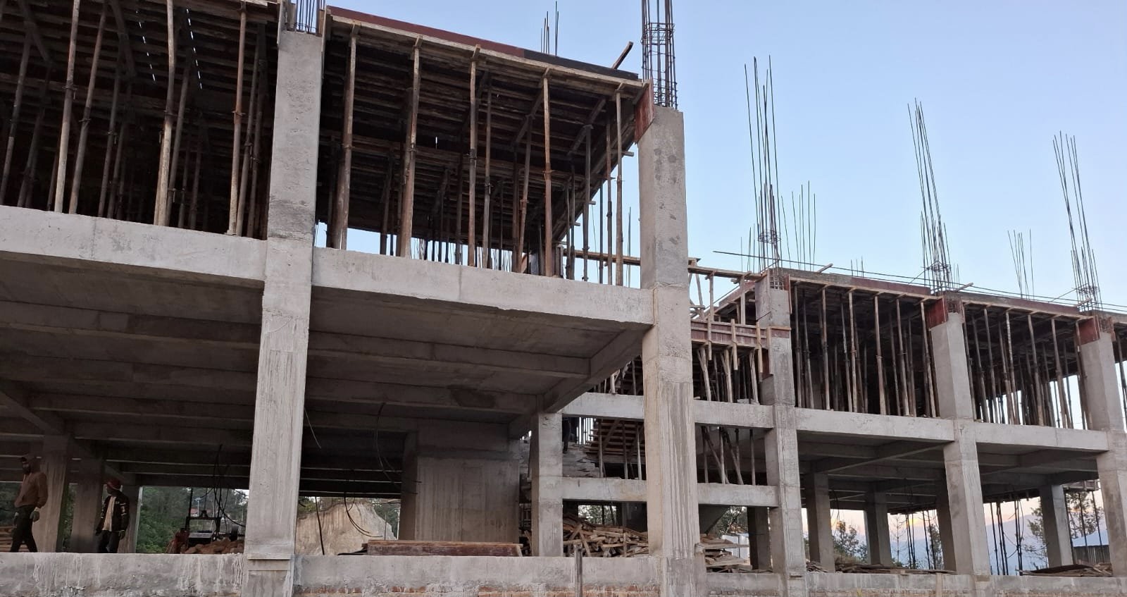 मेलुङ गाउँपालिकाका अध्यक्ष र प्रशासकीय अधिकृतविरुद्ध अख्तियारमा उजुरी